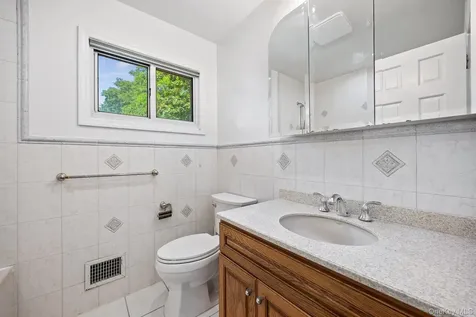 372 Heathcote Road Scarsdale NY 10583