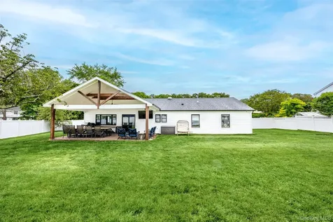 38 Long Meadow Place South Setauket NY 11720