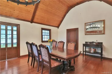 6 Raven Way Pleasantville NY 10570
