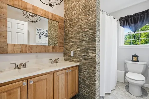 1 Donahue Court Buchanan NY 10511