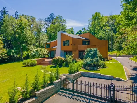 369 E Shore Road Great Neck NY 11023