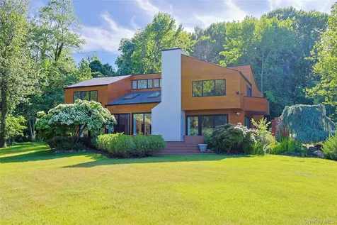 369 E Shore Road Great Neck NY 11023