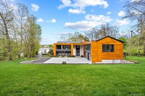 369 E Shore Road Great Neck NY 11023
