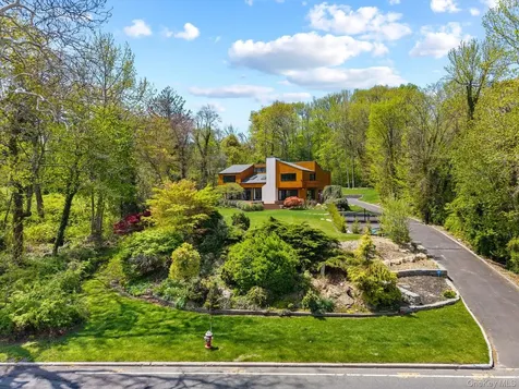 369 E Shore Road Great Neck NY 11023