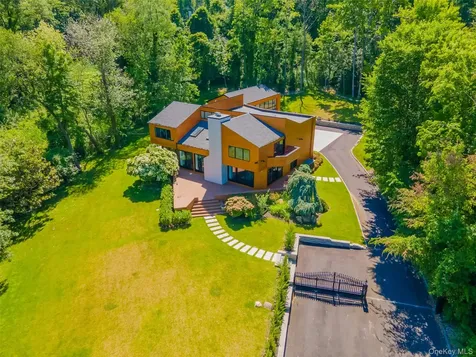 369 E Shore Road Great Neck NY 11023