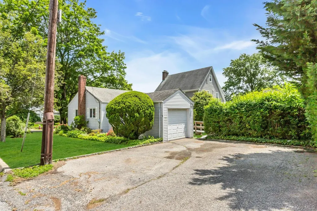 1 Coles Glen Cove NY 11542