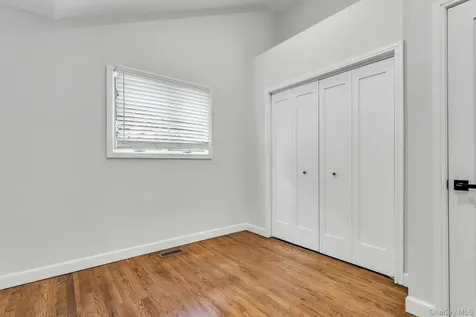 1 Coles Glen Cove NY 11542