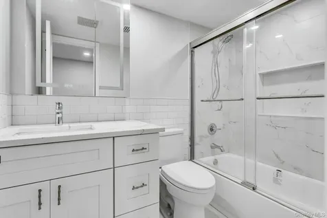 1 Coles Glen Cove NY 11542