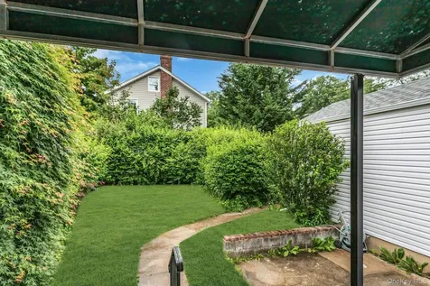 1 Coles Glen Cove NY 11542