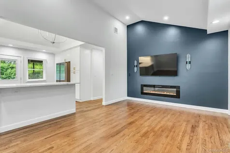 1 Coles Glen Cove NY 11542