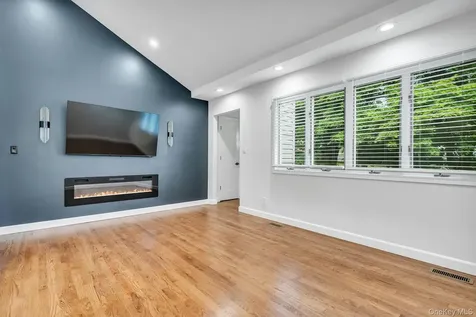 1 Coles Glen Cove NY 11542