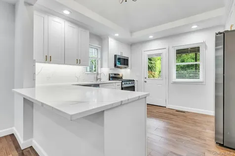 1 Coles Glen Cove NY 11542