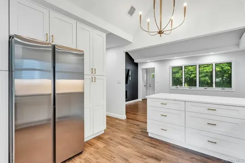 1 Coles Glen Cove NY 11542