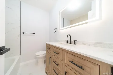 8 Spector Lane Plainview NY 11803