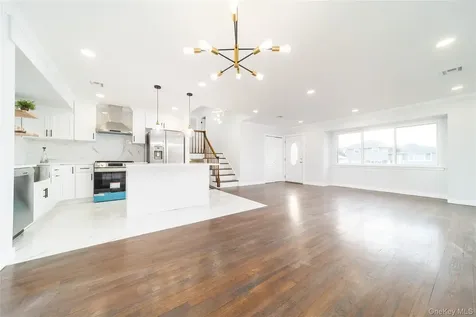 8 Spector Lane Plainview NY 11803