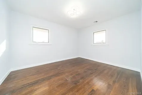 8 Spector Lane Plainview NY 11803