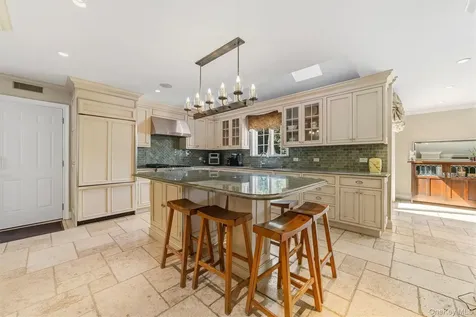 185 Old Wilmot Road Scarsdale NY 10583