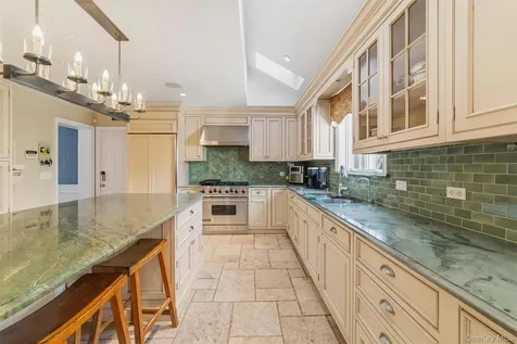 185 Old Wilmot Road Scarsdale NY 10583