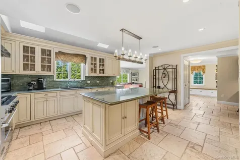 185 Old Wilmot Road Scarsdale NY 10583