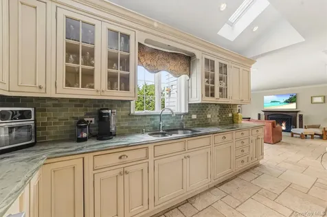 185 Old Wilmot Road Scarsdale NY 10583