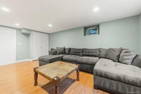 185 Old Wilmot Road Scarsdale NY 10583