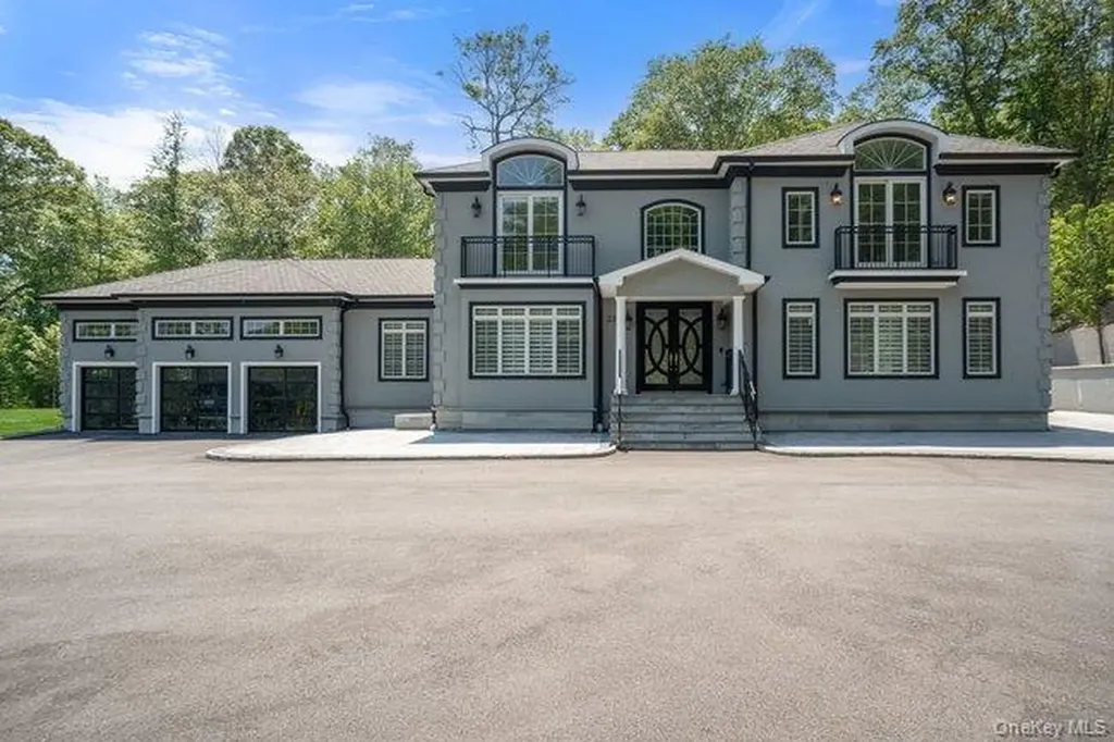 23 Woodbury Road Woodbury NY 11797