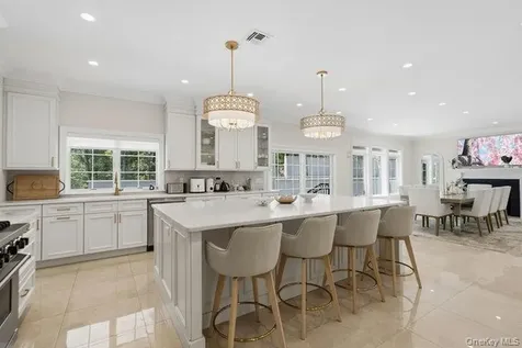 23 Woodbury Road Woodbury NY 11797
