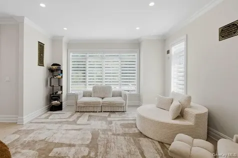 23 Woodbury Road Woodbury NY 11797