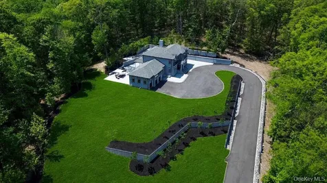 23 Woodbury Road Woodbury NY 11797