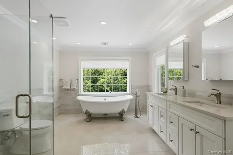 23 Woodbury Road Woodbury NY 11797