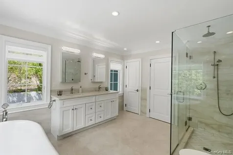 23 Woodbury Road Woodbury NY 11797