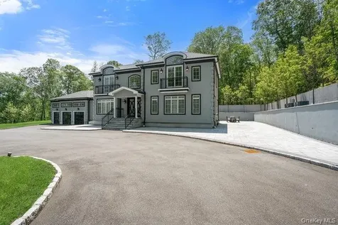 23 Woodbury Road Woodbury NY 11797