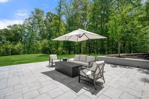 23 Woodbury Road Woodbury NY 11797