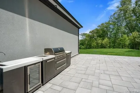 23 Woodbury Road Woodbury NY 11797