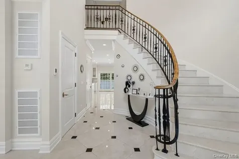23 Woodbury Road Woodbury NY 11797