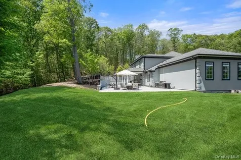 23 Woodbury Road Woodbury NY 11797