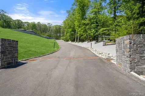 23 Woodbury Road Woodbury NY 11797
