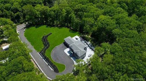 23 Woodbury Road Woodbury NY 11797