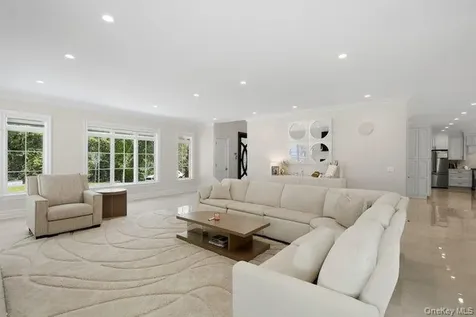 23 Woodbury Road Woodbury NY 11797