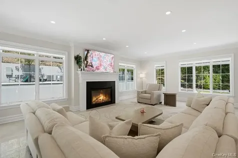 23 Woodbury Road Woodbury NY 11797