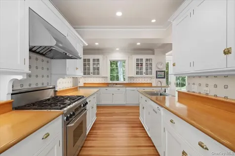 254 Mclain Street Bedford Corners NY 10549