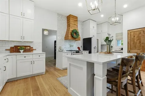 18 Barnstormer Lane Red Hook NY 12571