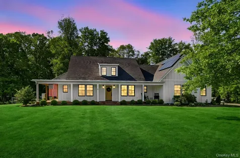 18 Barnstormer Lane Red Hook NY 12571