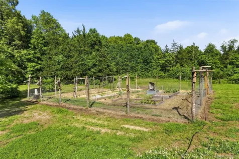 18 Barnstormer Lane Red Hook NY 12571