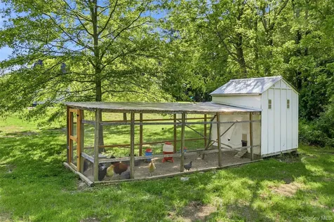18 Barnstormer Lane Red Hook NY 12571