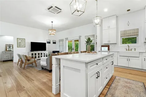 18 Barnstormer Lane Red Hook NY 12571