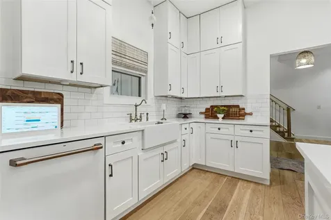 18 Barnstormer Lane Red Hook NY 12571