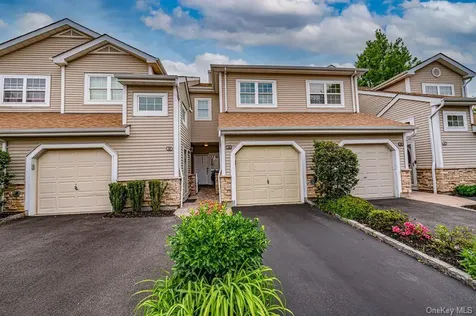 34 Carriage Lane Plainview NY 11803