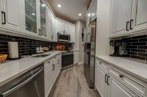 34 Carriage Lane Plainview NY 11803