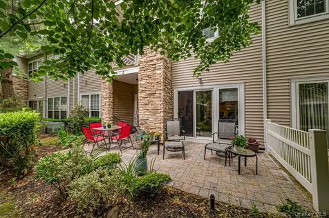 34 Carriage Lane Plainview NY 11803